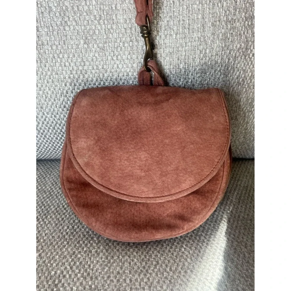 Women's Vintage Suede Leather Saddle Crossbody Bag in Dusty Rose - Picture 2 of 7